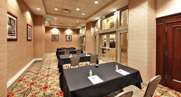 Holiday Inn Express Baltimore-Downtown image 3